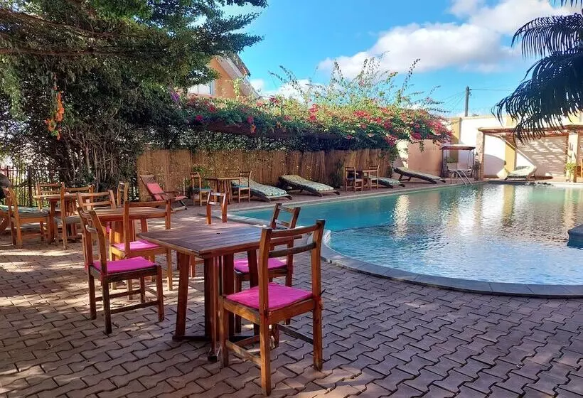 هتل Island Continent