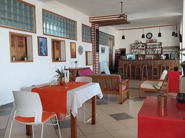 هتل Island Continent