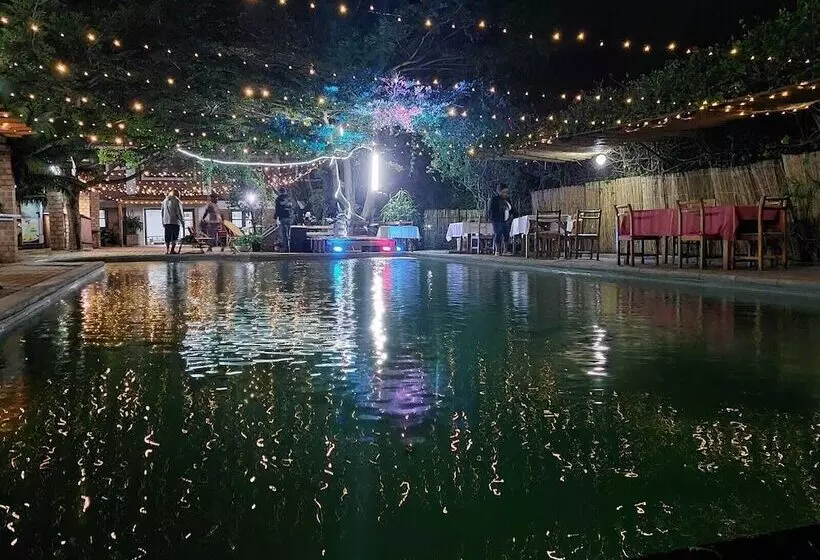 هتل Island Continent