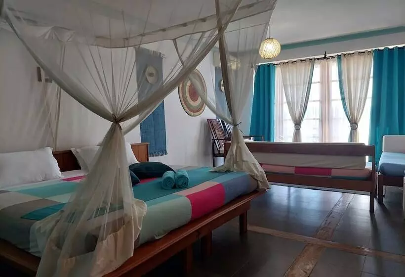 هتل Island Continent