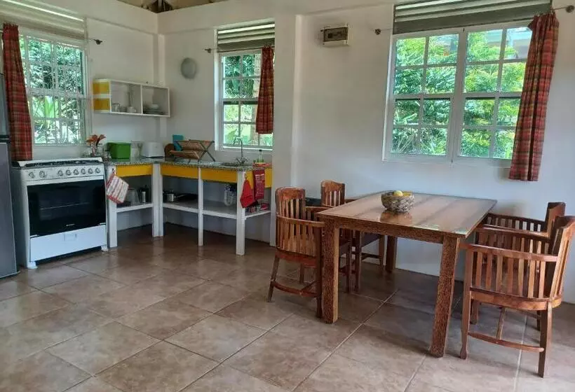 هتل Mango Garden Cottages