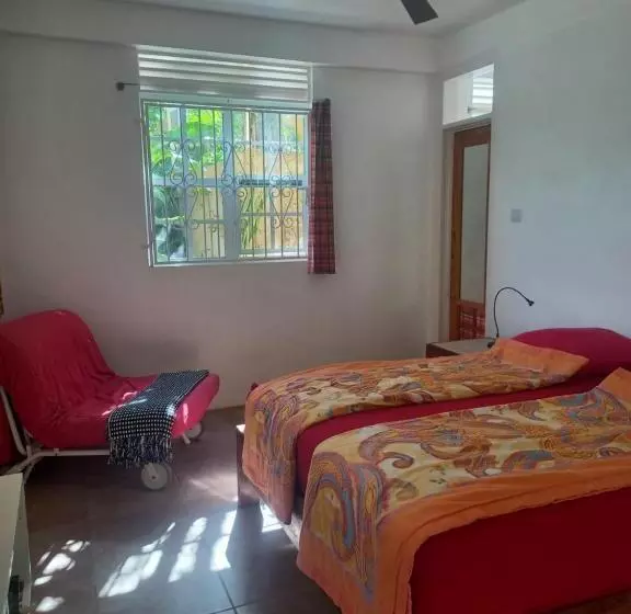 هتل Mango Garden Cottages