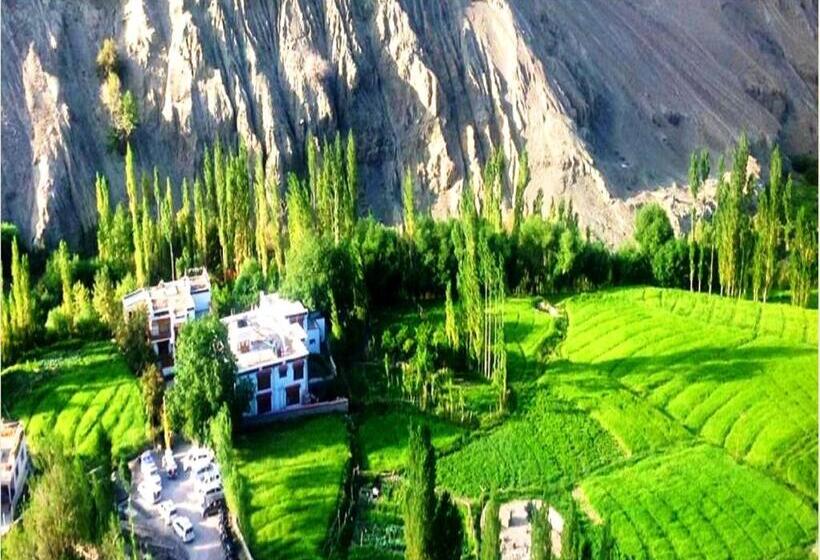 Namra Hotel And Camps Temisgam