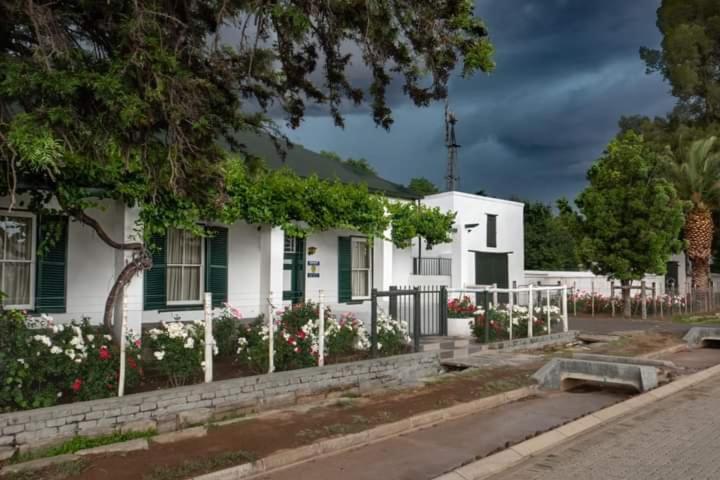 بنسيون Colonial Karoo Guesthouse