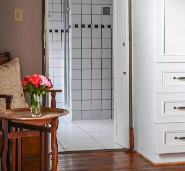 Majatalo Colonial Karoo Guesthouse