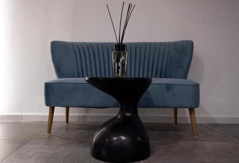 پانسیون The Saint Stays