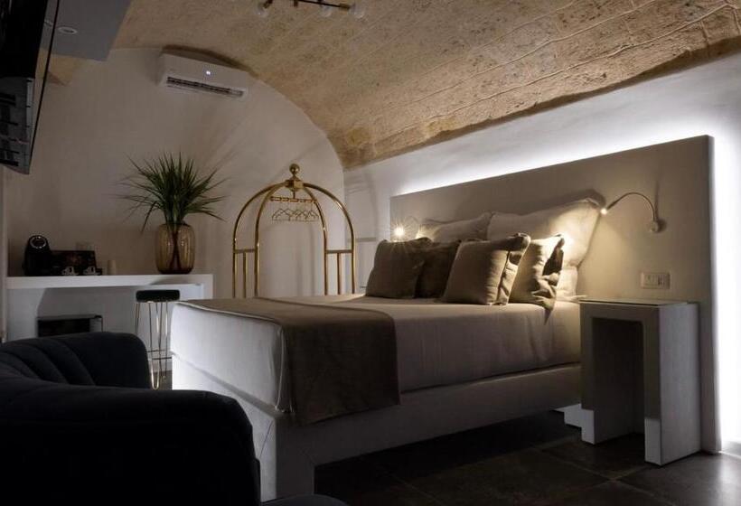 پانسیون The Saint Stays