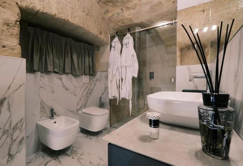 پانسیون The Saint Stays