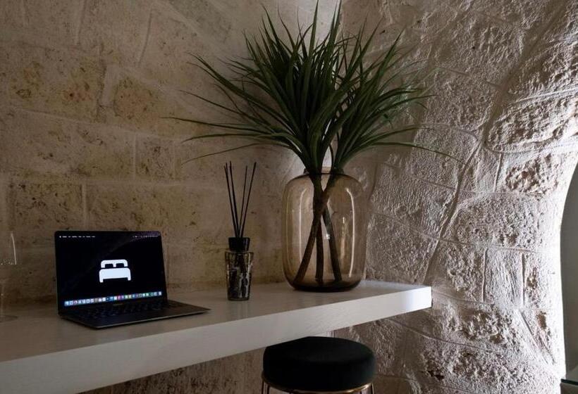 پانسیون The Saint Stays