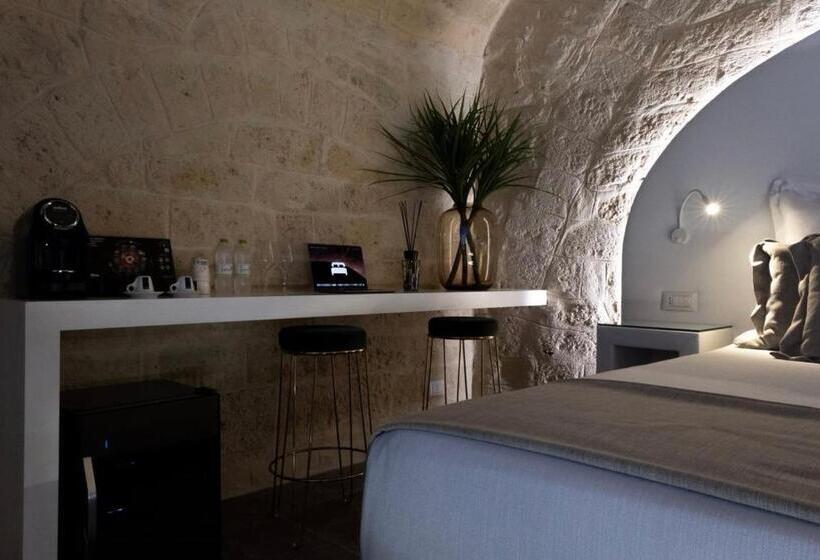 پانسیون The Saint Stays