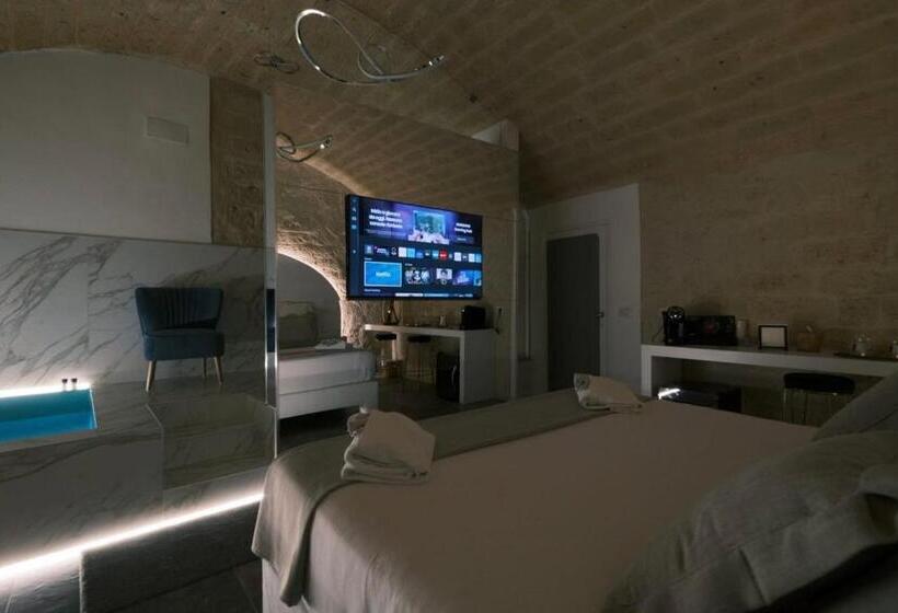 پانسیون The Saint Stays