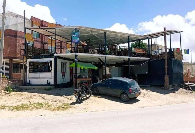 ユースホステル Hospedaje Puerta Al Lago