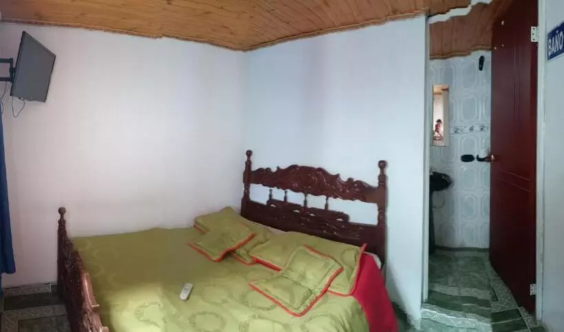 ユースホステル Hospedaje Puerta Al Lago