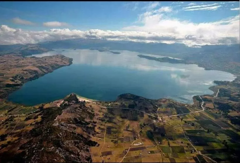 ユースホステル Hospedaje Puerta Al Lago