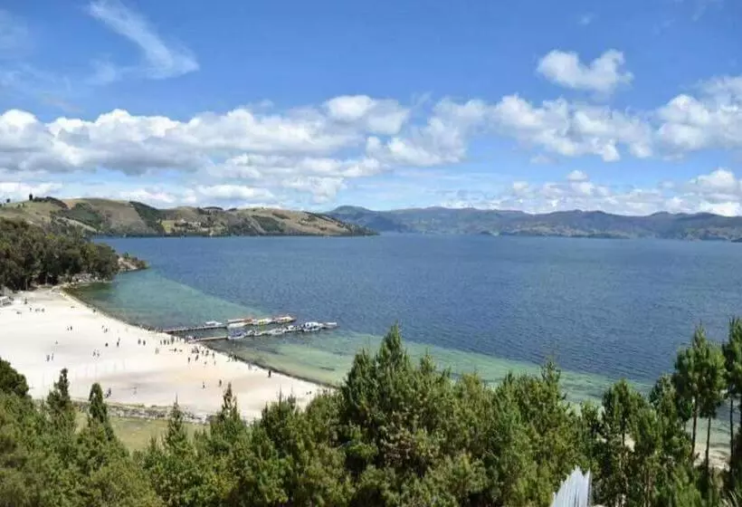 ユースホステル Hospedaje Puerta Al Lago