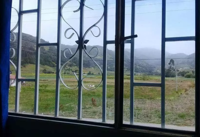 ユースホステル Hospedaje Puerta Al Lago