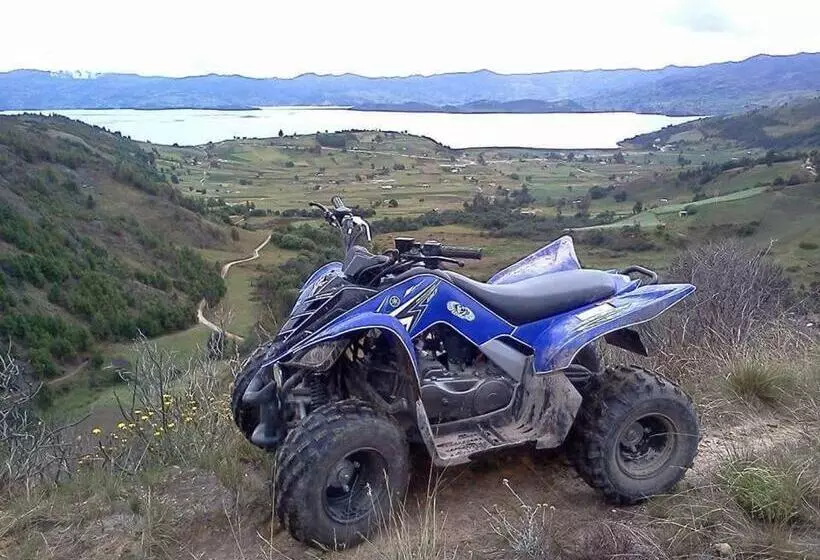 ユースホステル Hospedaje Puerta Al Lago