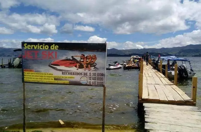 ユースホステル Hospedaje Puerta Al Lago