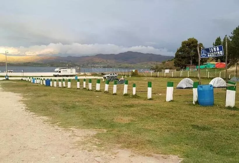 ユースホステル Hospedaje Puerta Al Lago