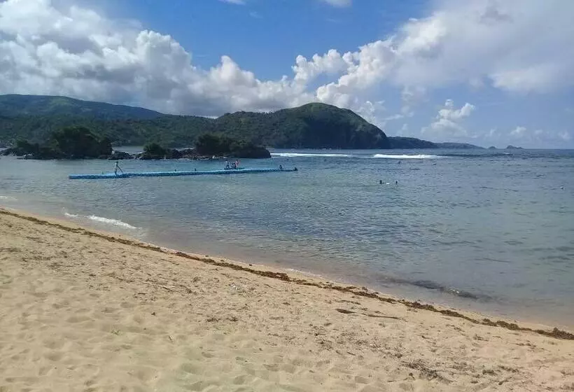 Retkeilymaja Josurfinn, Puraran Beach