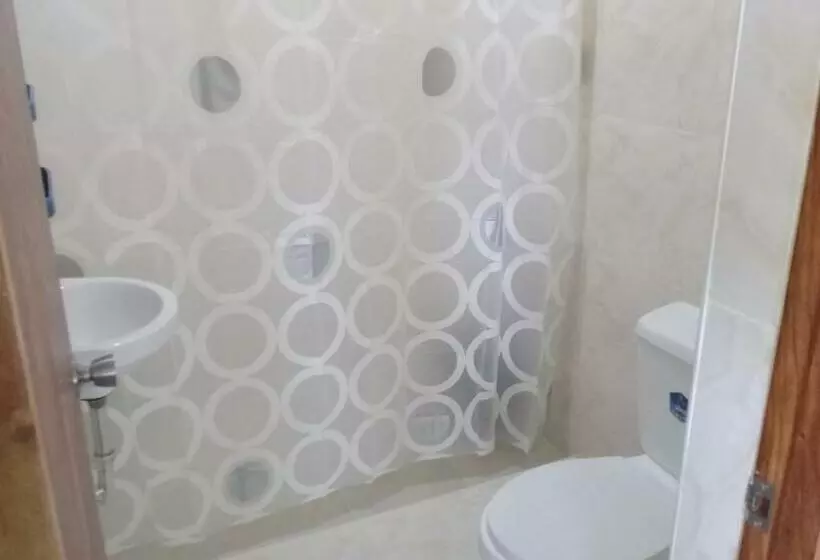 Retkeilymaja Josurfinn, Puraran Beach