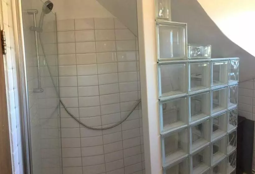 هتل Fagrabrekka Guesthouse