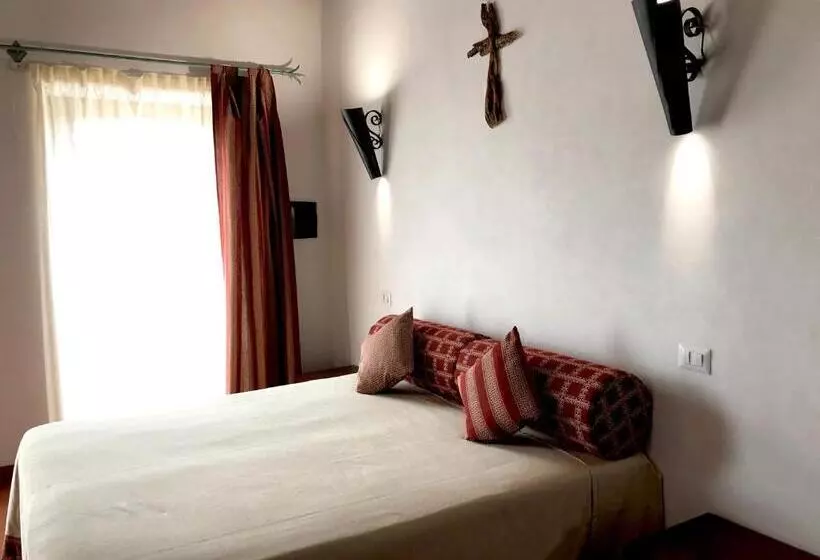 ホテル Resort Fonte Vulci