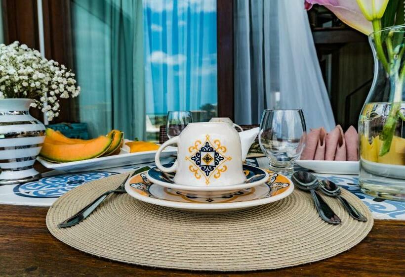 پانسیون Mencey Loco Beach House