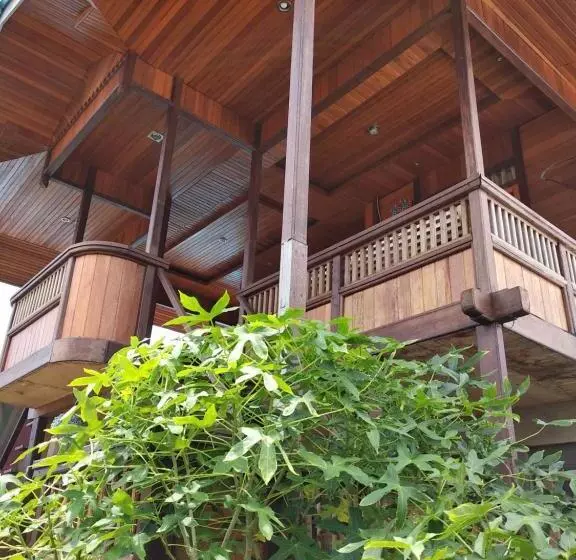 ペンション Sunset Guest House & Bar