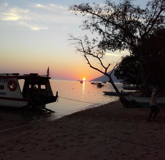 פנסיון Sunset Guest House & Bar