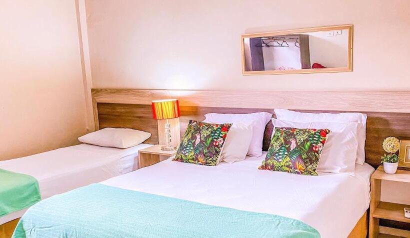 هتل Canarias Bed & Breakfast