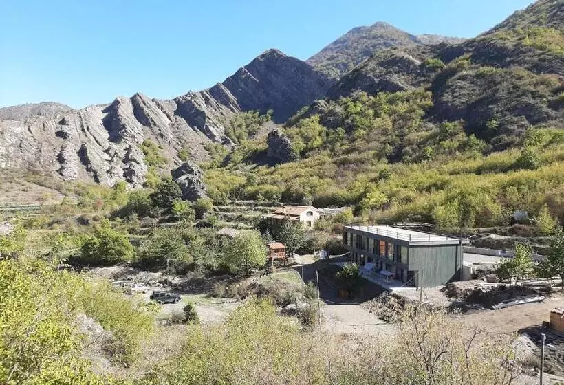 پانسیون Nika Vacheishvili S Guest House