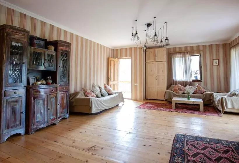 پانسیون Nika Vacheishvili S Guest House