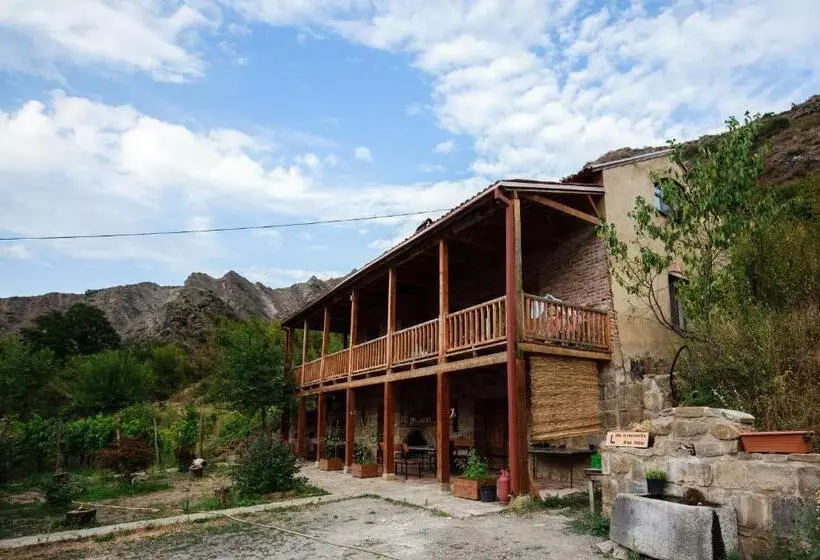 پانسیون Nika Vacheishvili S Guest House