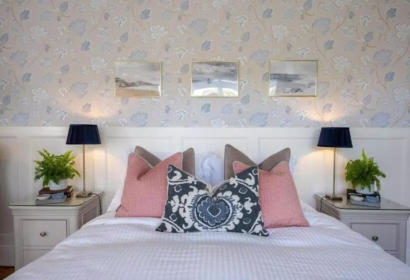 Majatalo Roseville Youghal   Luxury Accommodation