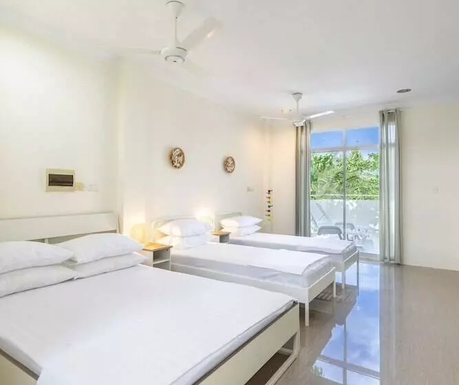 پانسیون Three Hearts