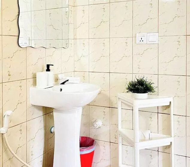 پانسیون Three Hearts