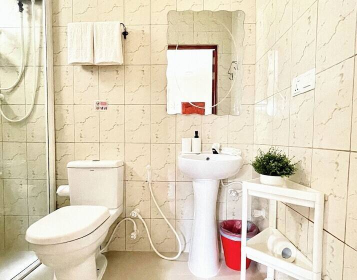 پانسیون Three Hearts