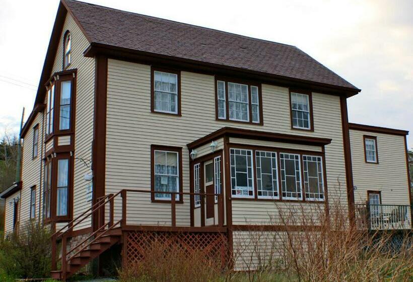 هاستل Bishop White Manor