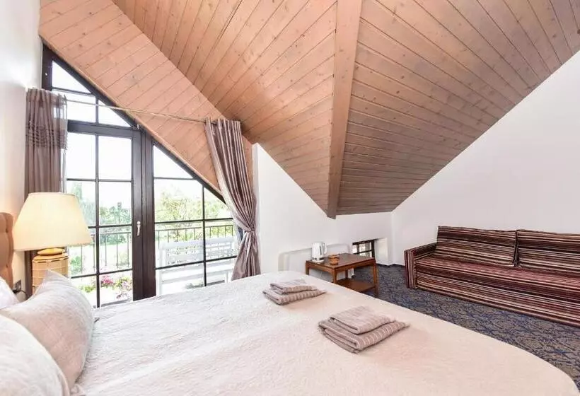 تختخواب و صبحانه Rusne Villa