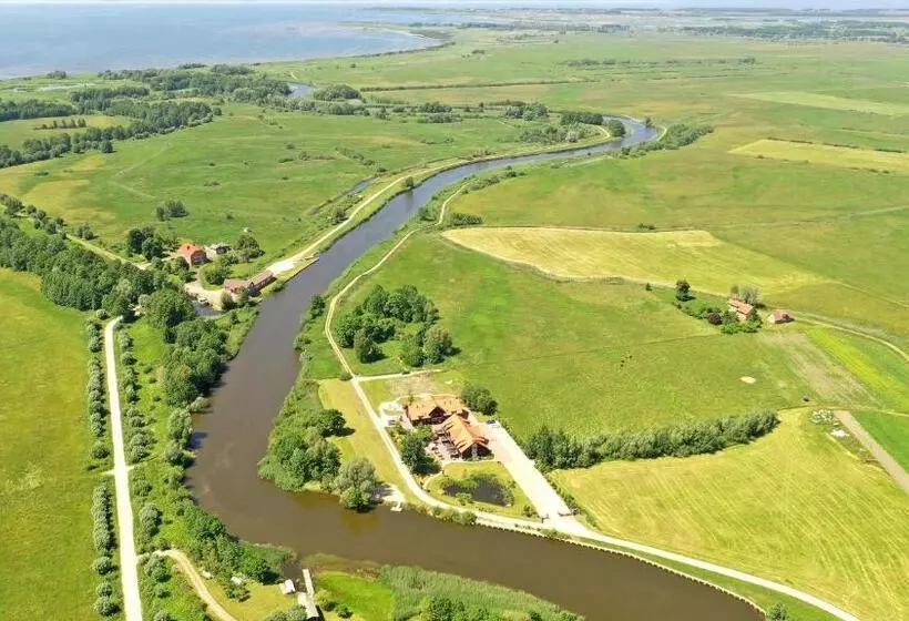 تختخواب و صبحانه Rusne Villa