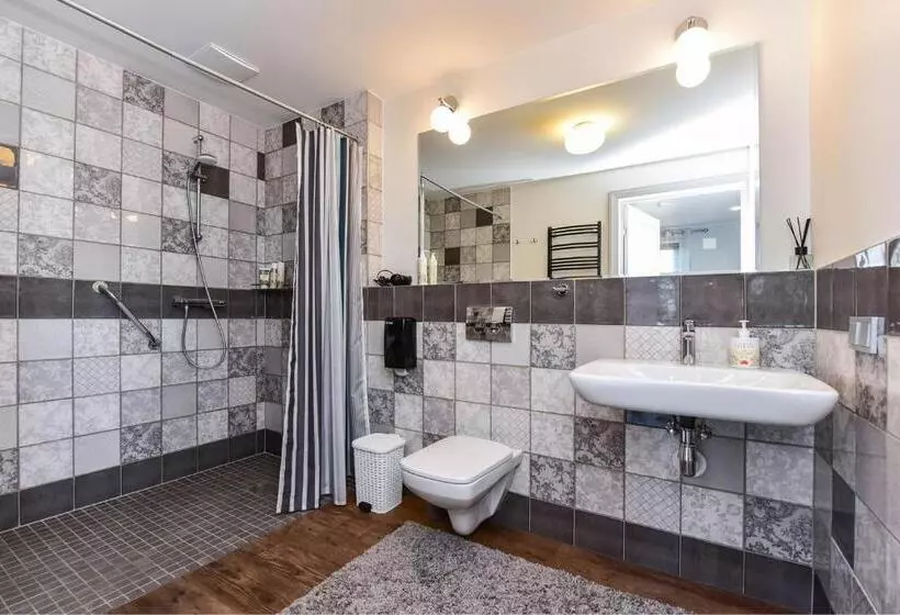 تختخواب و صبحانه Rusne Villa