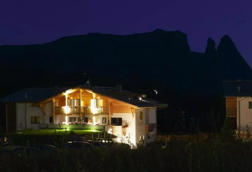 ホテル Chalet Dolomites