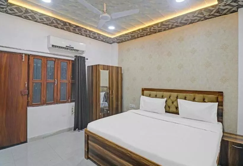 Hotelli Oyo Flagship 70230  Paras Palace