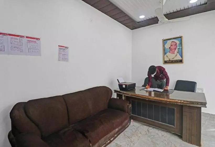 Hotelli Oyo Flagship 70230  Paras Palace