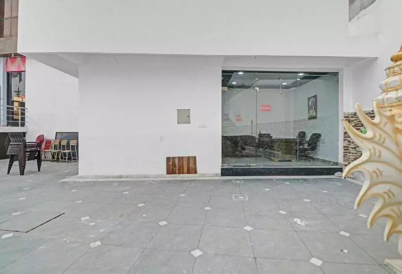 Hotelli Oyo Flagship 70230  Paras Palace