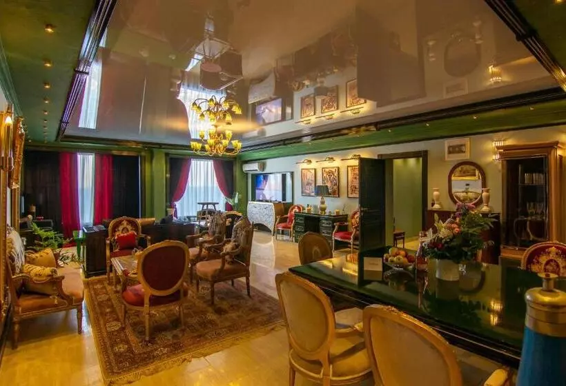 Hotelli Phoenicia Blue View