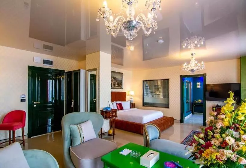 Hotelli Phoenicia Blue View