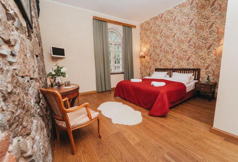 Mooste Viinavabriku Hotell & Restoran