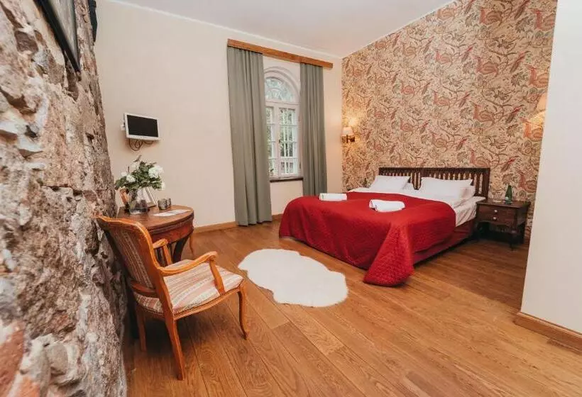 Mooste Viinavabriku Hotell & Restoran